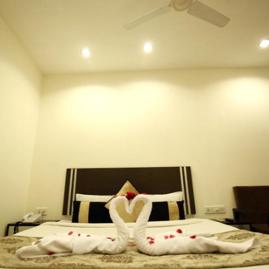 Regency Square Hotel Гвалиор Экстерьер фото