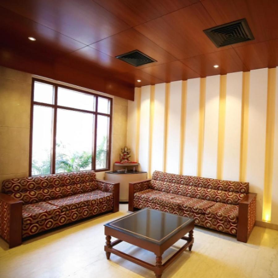 Regency Square Hotel Гвалиор Экстерьер фото