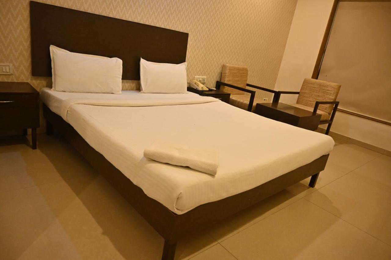 Regency Square Hotel Гвалиор Экстерьер фото