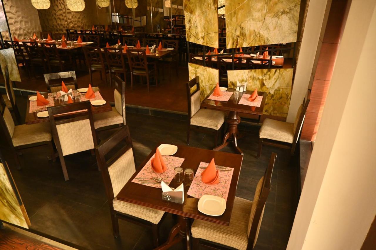 Regency Square Hotel Гвалиор Экстерьер фото